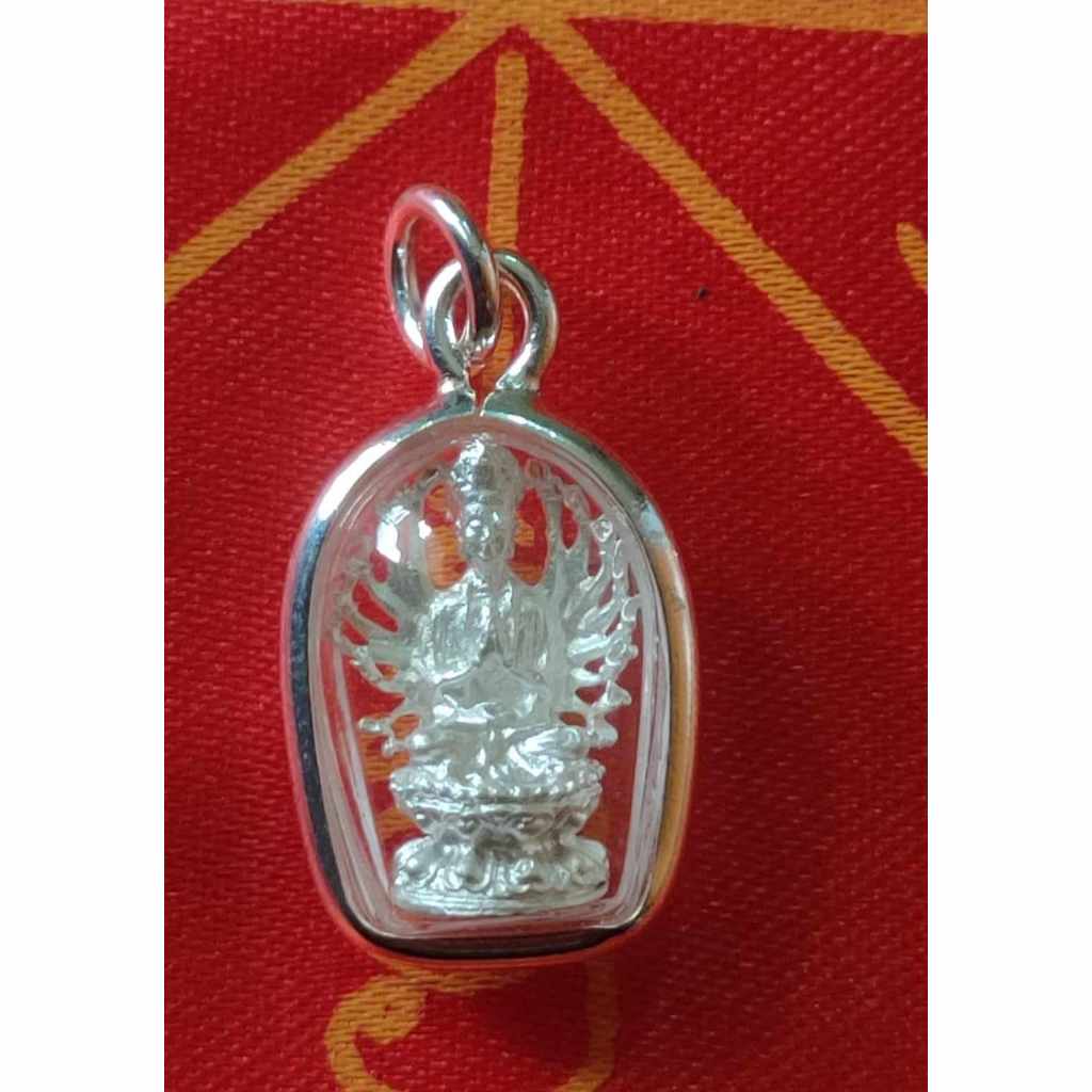 จี้เจ้าแม่กวนอิม เจ้าแม่กวนอิม เจ้าแม่กวนอิมพันมือ เจ้าแม่กวนอิมสีขาว เครื่องราง ขนาดเล็ก กวนอิม จี้กรอบสีเงินขนาดเล็ก