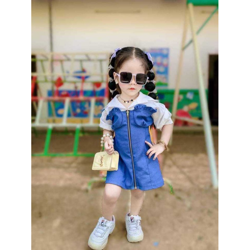 เดรสยีนสุดฮิต แต่งซิบเหล็ก เสื้อติดกะดุม ด้านหลังใส่ยางเล็ก แขนทรงตุ๊กตา เสื้อคอปก