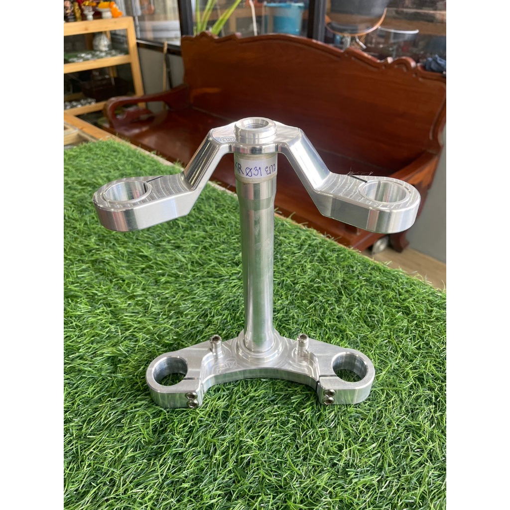 แผงคอบนVกลาง แกนลีโอ31มม.ใส่ KR