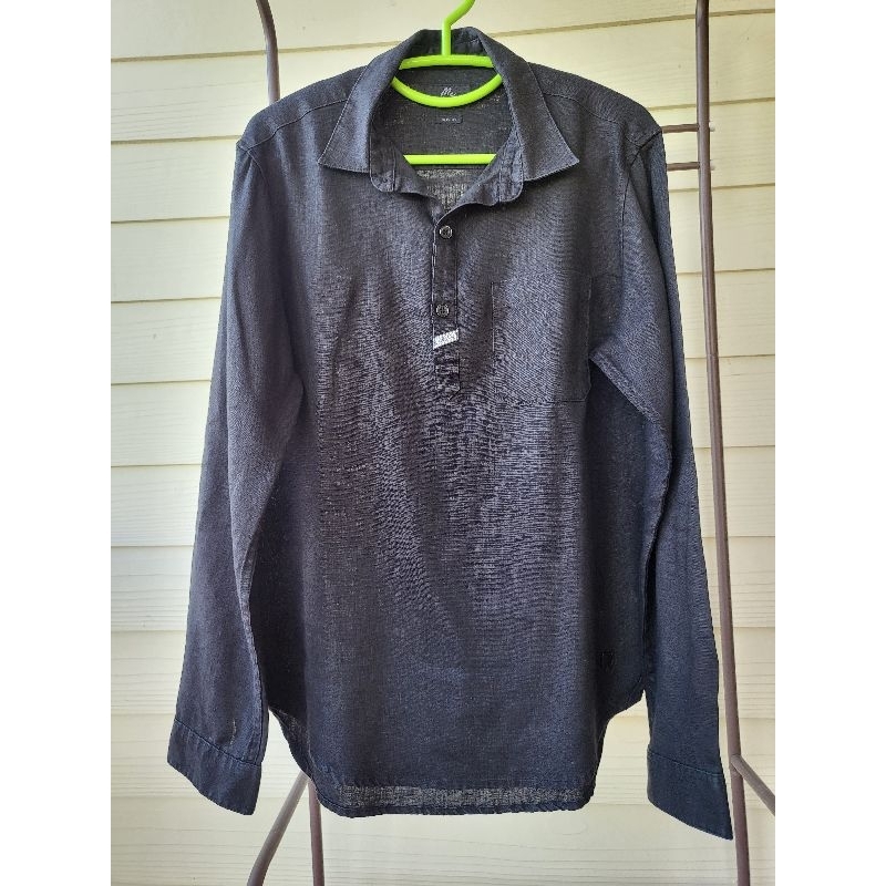 เสื้อแขนยาว คอปก สีดำ Mc size L ลายเรียบ used