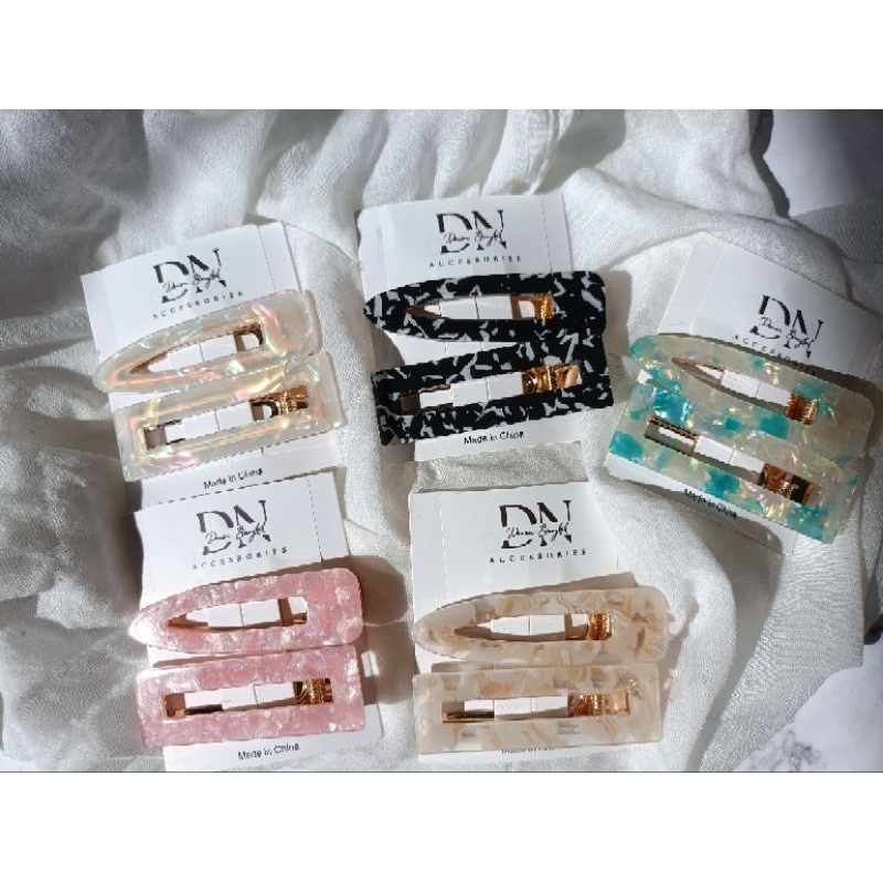 สีมาใหม่ กิ๊ปติดผม อะคริลิค ลายหินอ่อนน่ารักๆ เซ็ต 1 คู่