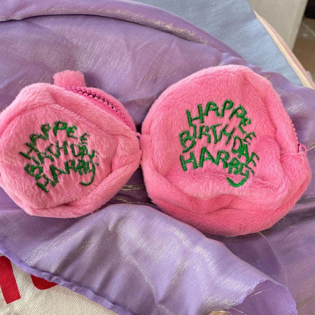 (พร้อมส่ง🎂) Korean mini plush cosmetic bag กระเป๋าเครื่องสำอางค์ ขนาดพกพา - รูปที่ 7