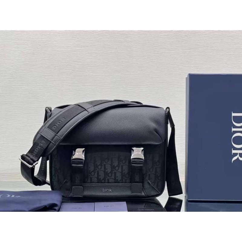 กระเป๋าสะพายข้างผู้ชาย CHRISTIAN DIOR MESSENGER OBLIQUE COLLECTION