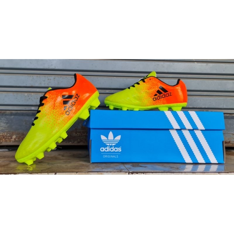 รองเท้าเตะบอลรองเท้าสตั๊ดของเด็กSize30…38ราคาถูก 299 บาทสินค้าพร้อมส่ง