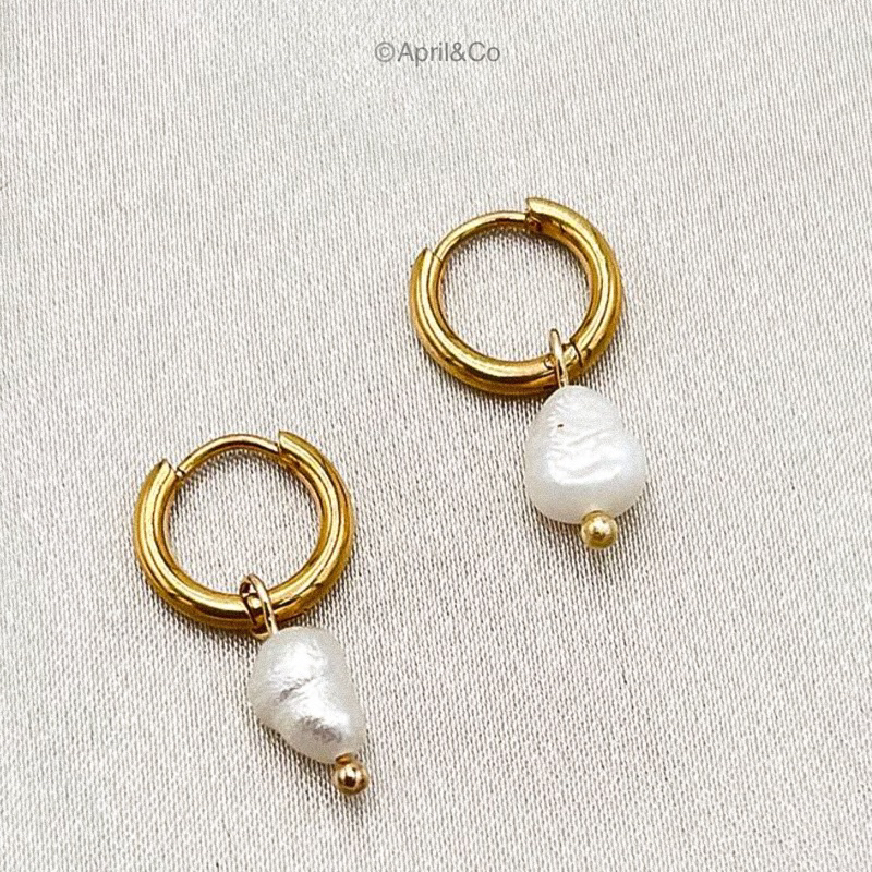 April&Co.- Natural freshwater Pearls earring ต่าฃหู