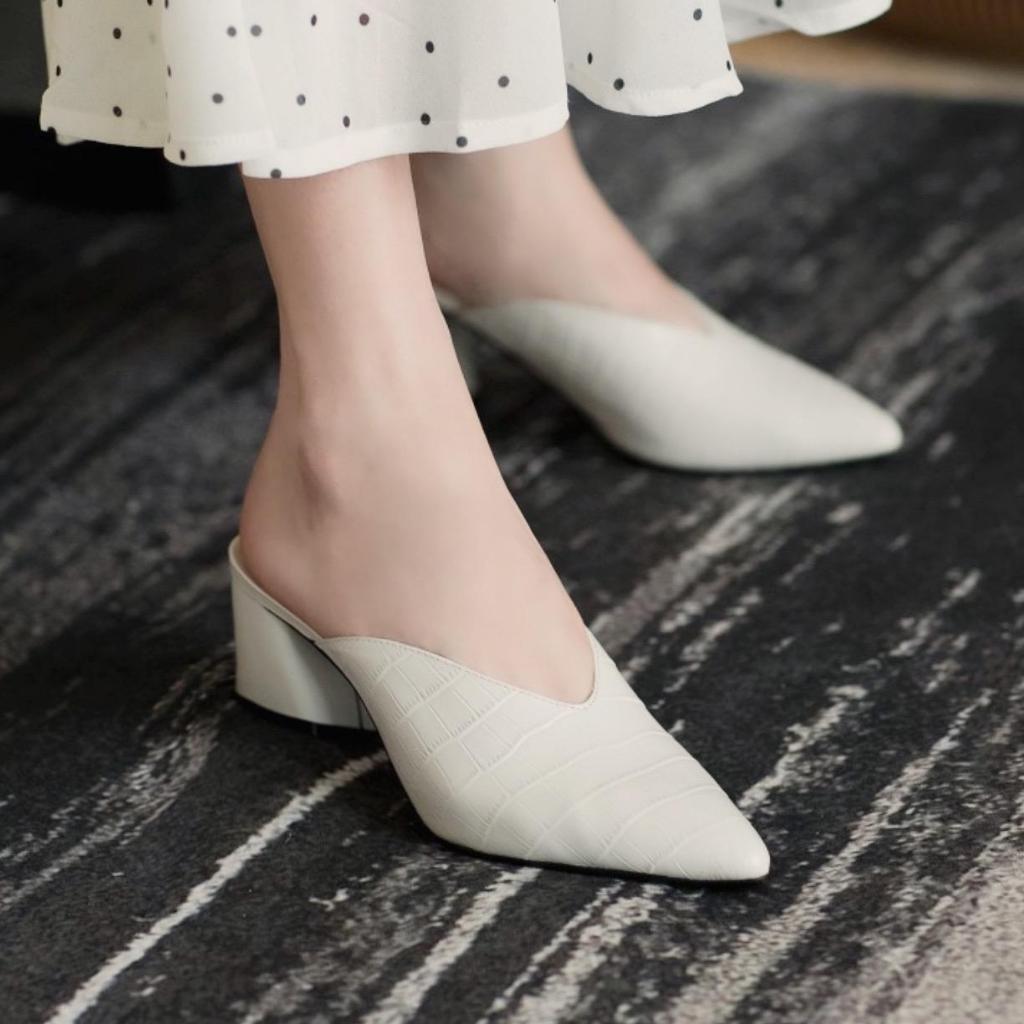 Shoes i amm Cy9001 ** พร้อมส่งในไทย** รองเท้าส้นเหลี่ยม เปิดส้น หัวแหลมหนัง **บล็อคเล็กเท้าเรียว+1 ไซส์ เท้ามีเนื้อ+2 ไซ