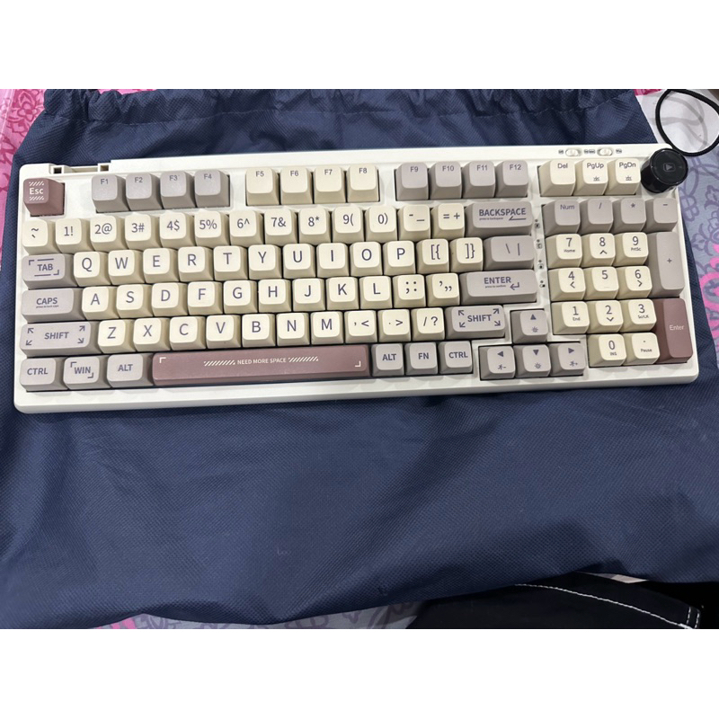 EPOMAKER RT100 / 95% Retro Mechanical Keyboard with Knob and Mini Display
