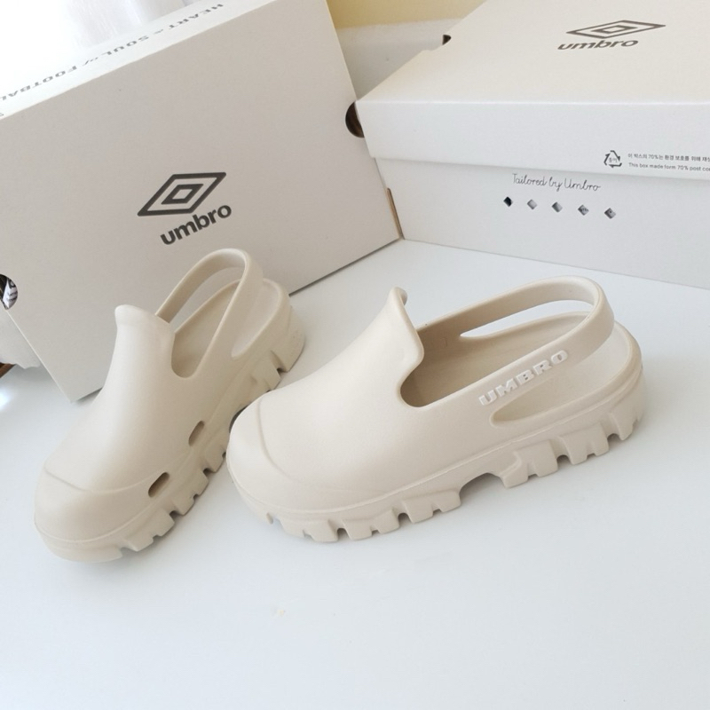 โปรด่วน!!!!พร้อมส่งที่ไทย UMBRO TOPI    รองเท้าแตะนุ่มๆ ใส่สบาย และเบามาก