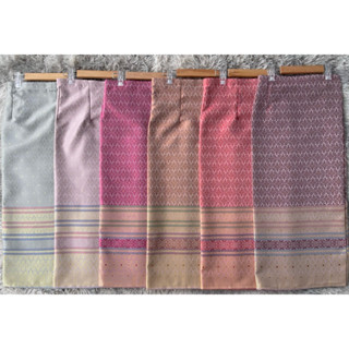 ผ้าถุงสำเร็จ ตัดเย็บแบบป้ายติดตะขอ-โทนสีหวาน(อัดกาว) ทางร้าน…