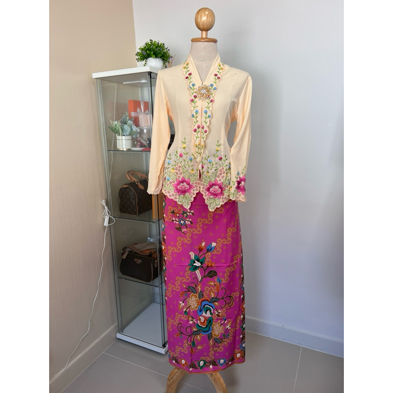 เสื้อย่าหยาภูเก็ต ชุดพื้นเมือง ใส่ได้ทุกโอกาส สวยงาม ตามสไตส์เปอรานากัน