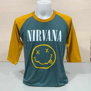 เสื้อสโลปแขนสามส่วนคอกลมมีลายสกรีนทรงตรงใส่ใด้ทั้งชายหญิง