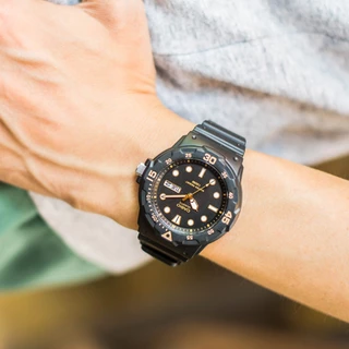 Casio Standard นาฬิกาข้อมือผู้ชาย สีดำ สายเรซิน รุ่น MRW-200H MRW-200H-1B MRW-200H-1B2 MRW-200H-2B