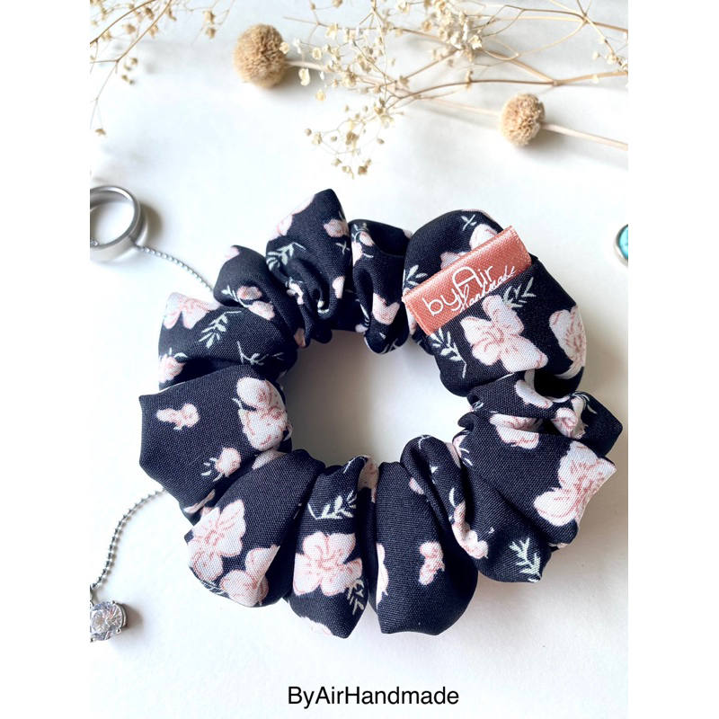 ที่รัดผมทรงโดนัท ลายดอก น่ารัก ขนาดกลาง(M) 4" SCRUNCHIES