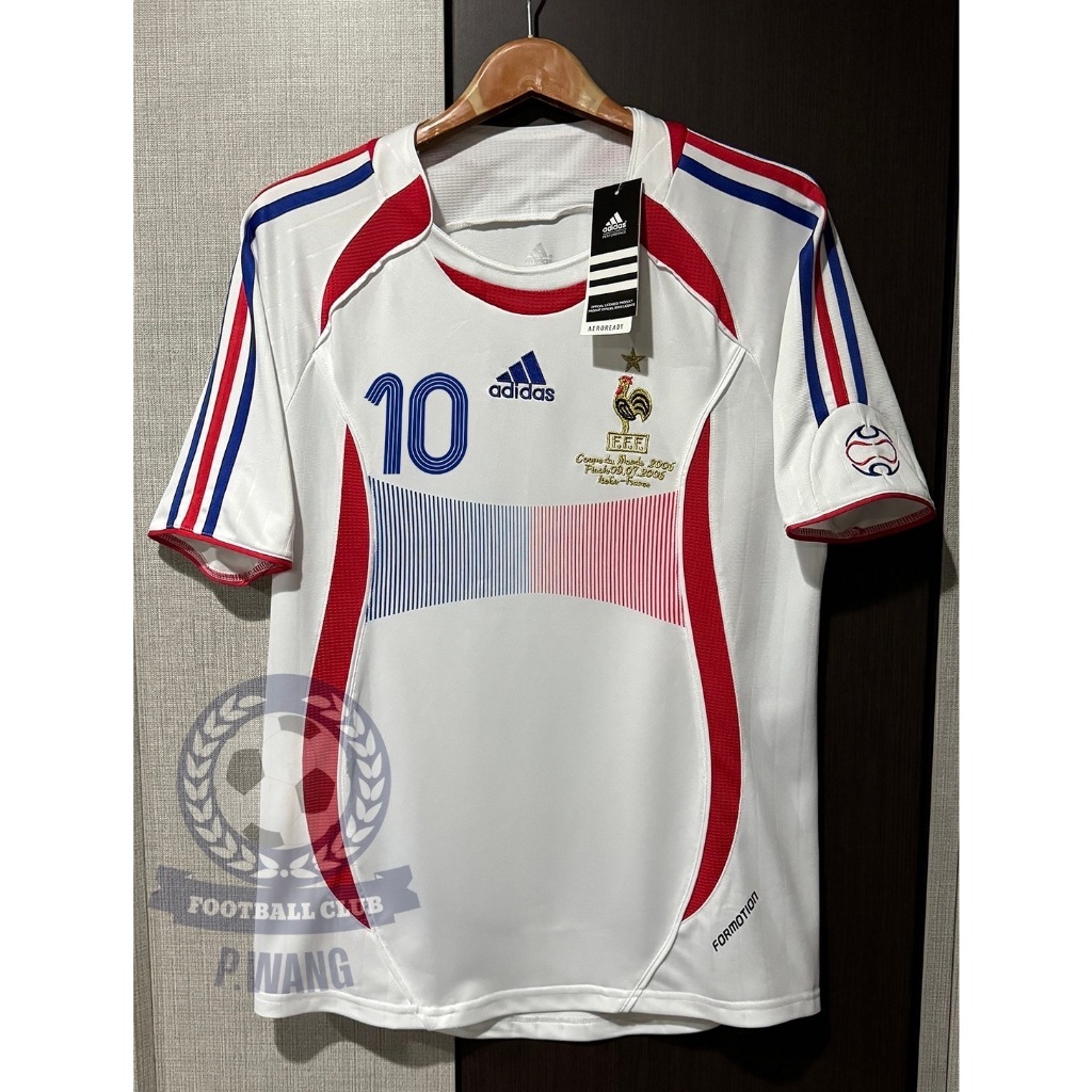 เสื้อฟุตบอล - [ย้อนยุค RETRO.] - ทีมชาติฝรั่งเศษ. - / สีขาว. นัดชิงบอลโลก ปี.2006 / สามารถเฟล็กชื่อ ZIDANE. #10. /