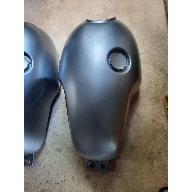 ถังน้ำมันแต่ง CT Siam 150 ราคา 1,400 บาท สภาพมีรอยบ้าง ข้างในยังไม่เคยใช้งาน