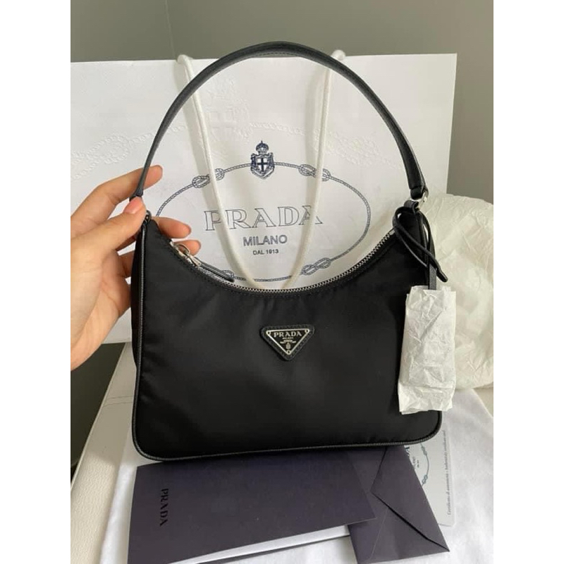 Prada re edition 2005 Y.22 หูหนัง