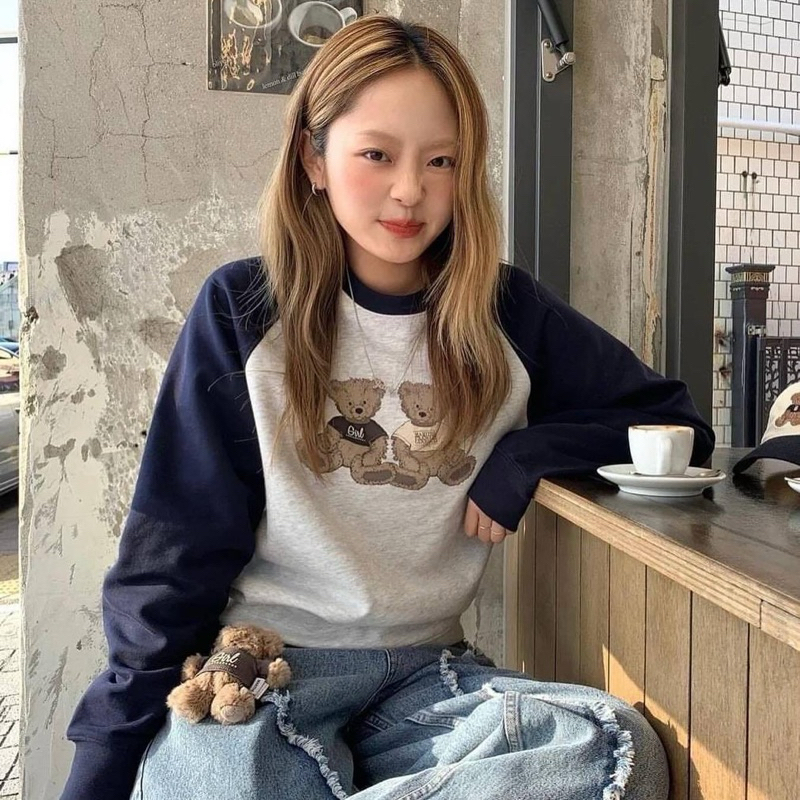 MARITHE bear x 2tone sweater🧸📉(390฿ฟรีส่ง) เสื้อแขนยาวสเวตเตอร์  สกรีนลายน้องหมี น่ารักมากกก
