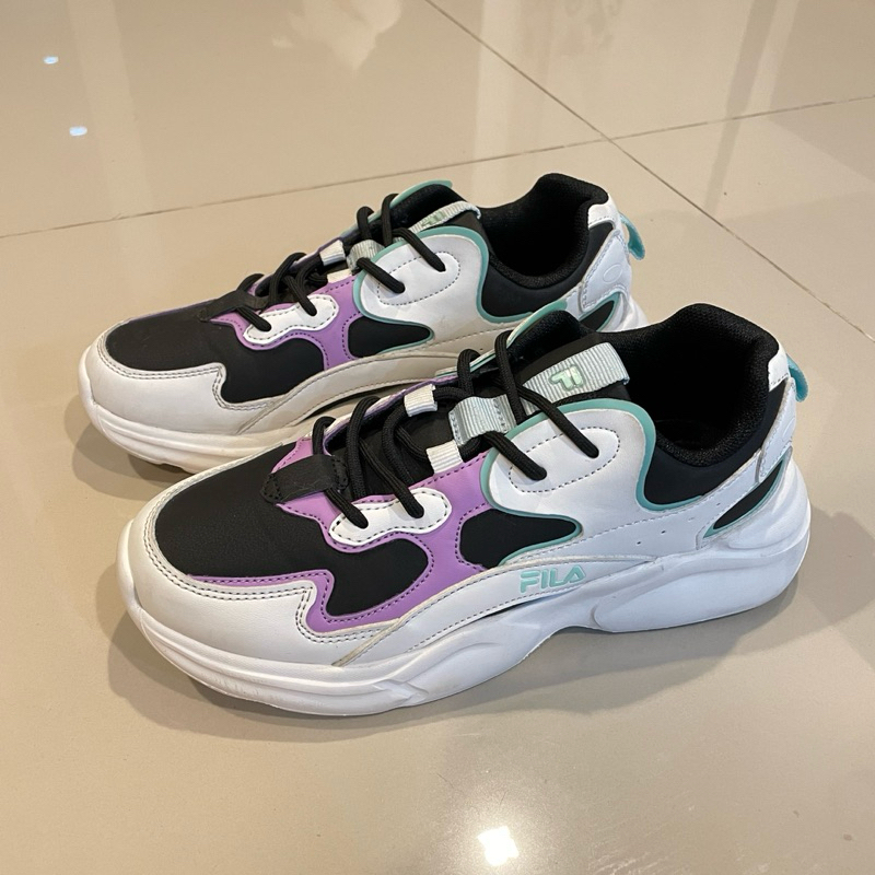 FILA Theme รองเท้าผ้าใบผู้หญิง ขาว/ดำ/ม่วง/ฟ้า