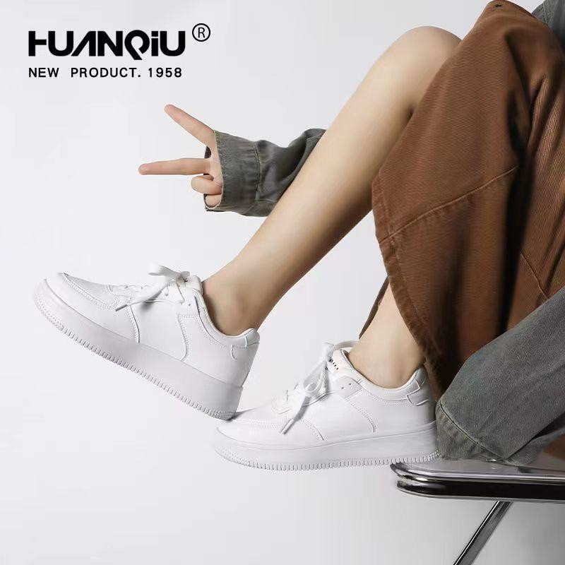 รองเท้าผ้าใบผู้หญิงสีขาว อัปเปอร์ระบายอากาศ พื้นรองเท้าทนต่อการสึกหรอ แฟชั่นรองเท้าลำลอง
