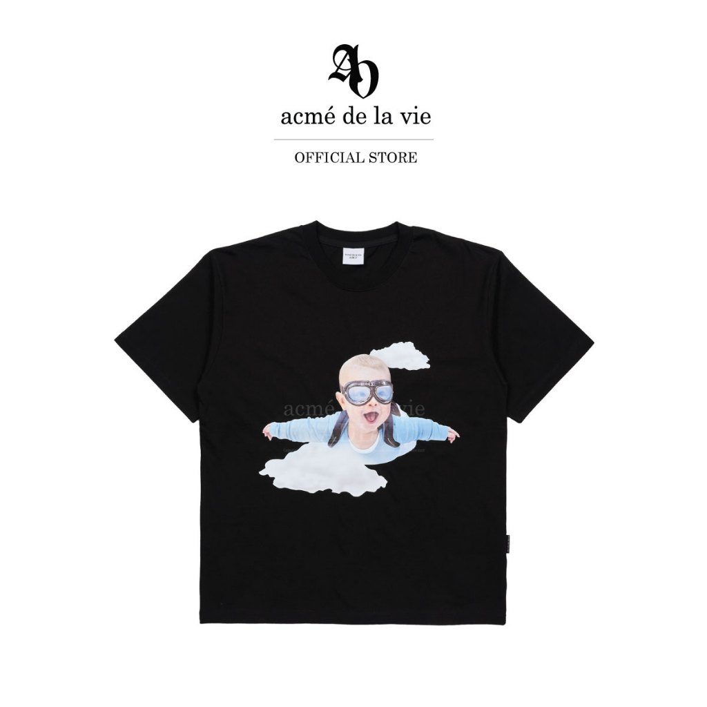 ADLV [acme de la vie] เสื้อยืด Oversize รุ่น Baby Face Skydiving Short Sleeve T-Shirt Black Black (50061OBFSSU_F3BKXX)