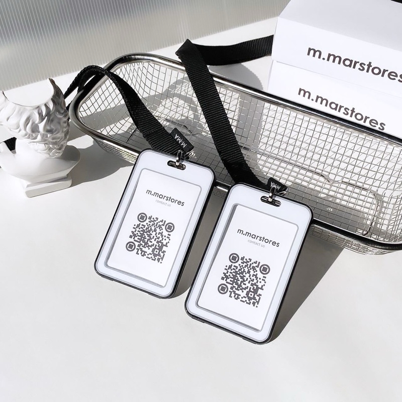 𝐏𝐑𝐄𝐌𝐈𝐔𝐌 𝐂𝐀𝐑𝐃 𝐅𝐑𝐀𝐌𝐄 + 𝐒𝐓𝐑𝐀𝐏 𝟗𝟎 𝐜𝐦. กรอบบัตรพลาสติกอย่างดี สีขาวดำ +สายคล้องคยาว 90 cm.(m.ma)