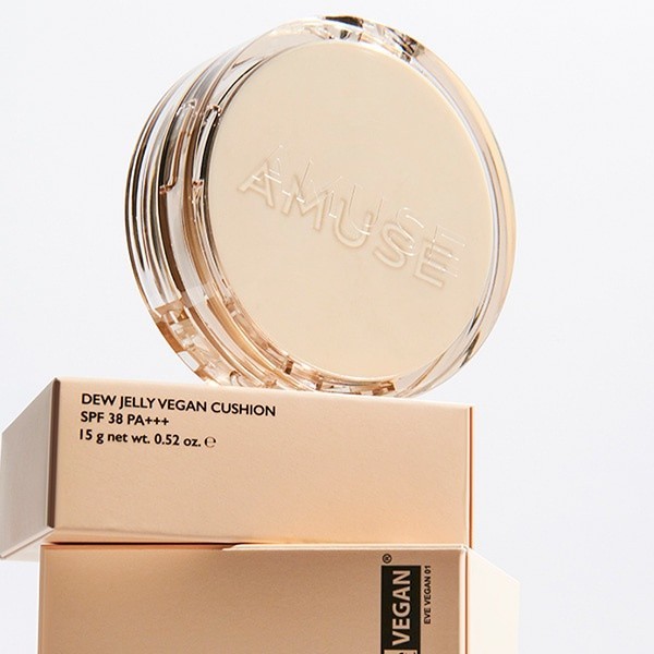[Mar โค้ด MARKOR3 ลด 30B Min 300B วันที่ 1-31 มี.ค.] Amuse Dew Jelly Vegan Cushion SPF38 PA+++ 15g ช่วยเติมเต็มความกระจ่างใสให้แก่ผิว ให้ผิวดูสุขภาพดี ฉ่ำสวย ปกปิดรอยสิว รอยแดง และช่วยเบลอรูขุมขน ให้ผิวเด้ง ใส เปล่งปลั่งหลังใช้