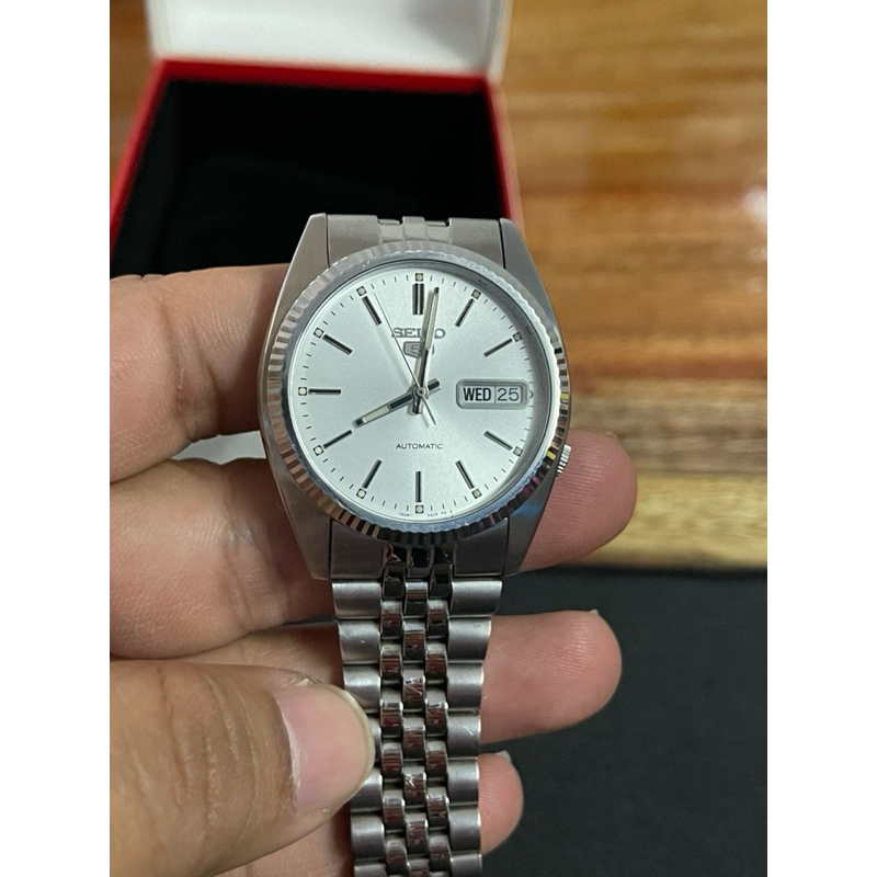 นาฬิกามือสองยี่ห้อ Seiko 5 SNXJ89K ขอบหยัก ของแท้หายาก Seiko Datejust