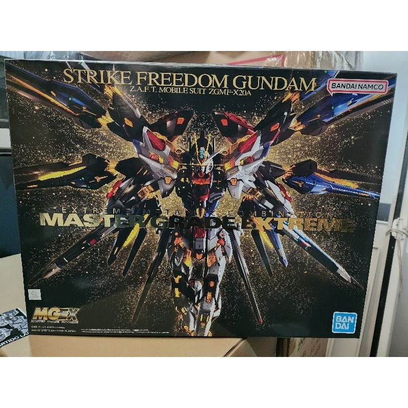 Bandai 1/100 MGEX Strike Freedom Gundam