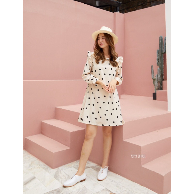 TD365 : เดรสคอกลมทรงแขนยาวตัวปล่อยแต่งระบายที่ไหล่