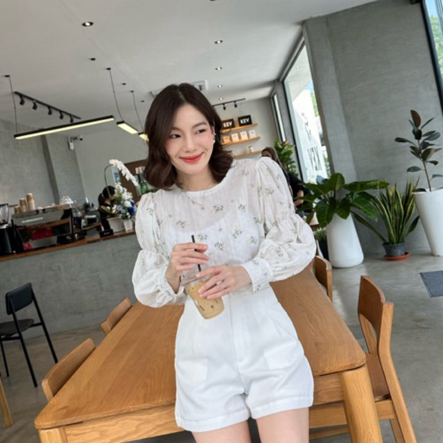 WHITE DAISY TOP เสื้อแขนยาวรุ่นใหม่ค่า ยับยาก ไม่ต้องรีด