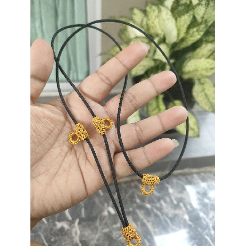 สร้อยเชือกถักไหมสีทอง ห้อยพระ 4 องค์