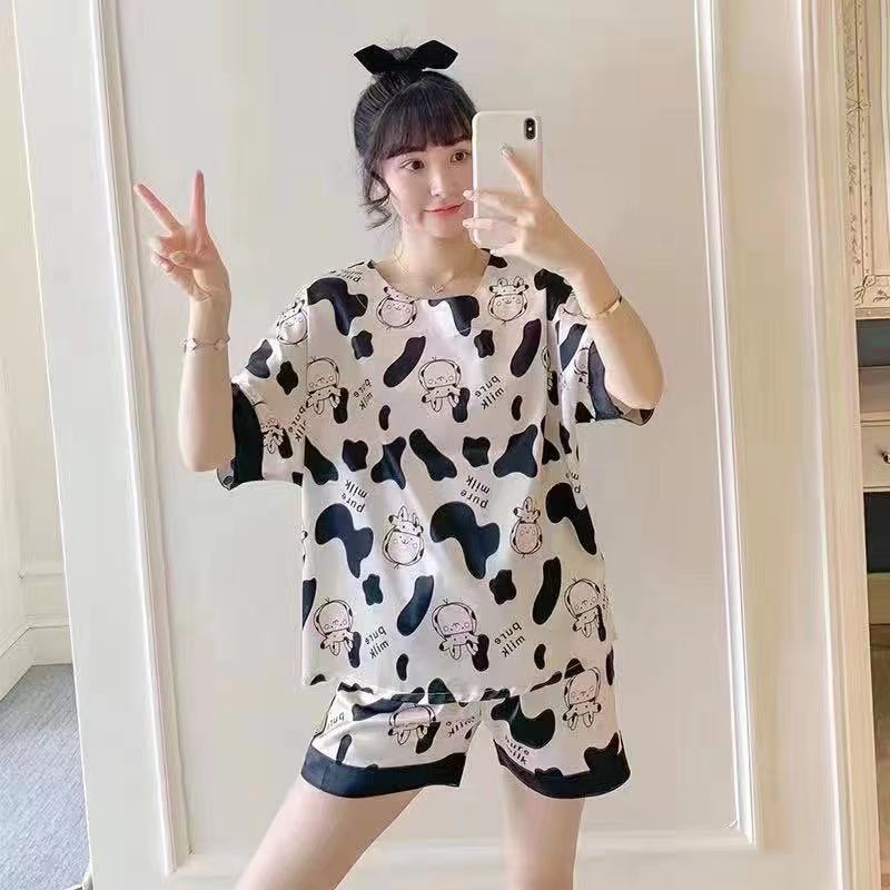 2233 SBT ชุดนอนผ้าซาตินลายการ์ตูนดิสนี่แขนสั้นขาสั้น แขนแต่งทรงผีเสื้อ ผ้าลื่น