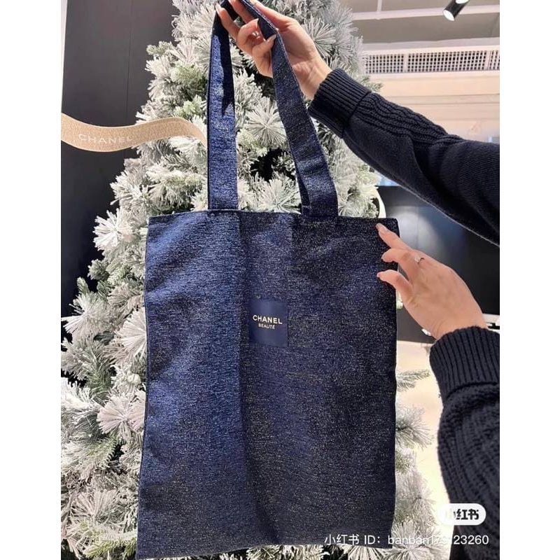 กระเป๋าเครื่องสำอาง Chanel ของแท้💯 กระเป๋าผ้า Chanel Christmas Chanel Cosmetic Bag Chanel Pouch Cancer Council