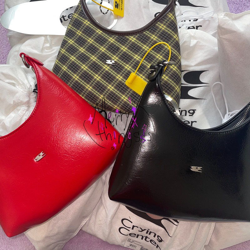 พร้อมส่ง❣️ Crying Center /crossbody bag จากช็อปแท้💯 (ใช้โค้ดลด 10-30% สูงสุด 1,000)