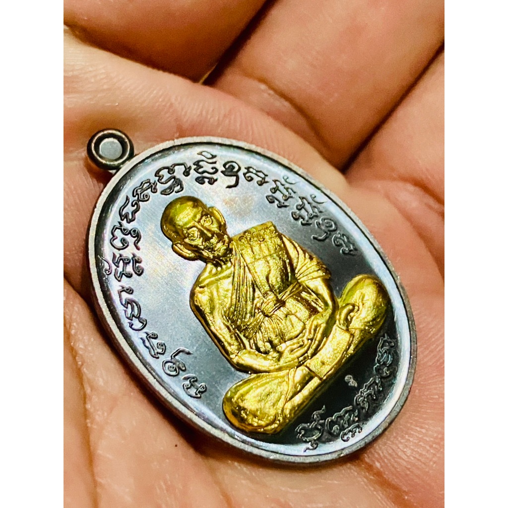 เหรียญเจริญพรกลาง เนื้อทองแดงรมดำ หน้ากากทองเหลือง ๓๐๘ หลวงพ่อพัฒน์ วัดห้วยด้วน จังหวัดนครสวรรค์