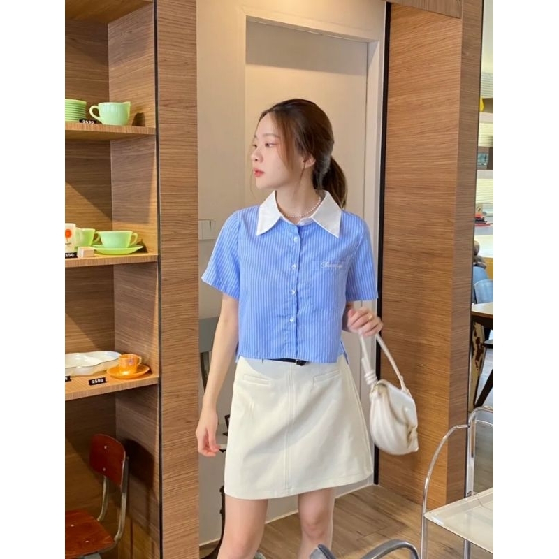 ส่งต่อ chuuchop_(C8157) 🦕🍃🍭French toasts crop shirt เสื้อครอปเชิ้ตลายทางแขนสั้น สีฟ้า