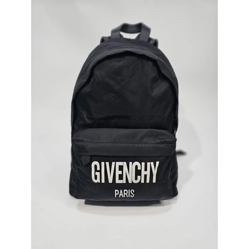 กระเป๋าเป้ Givenchy มือสอง