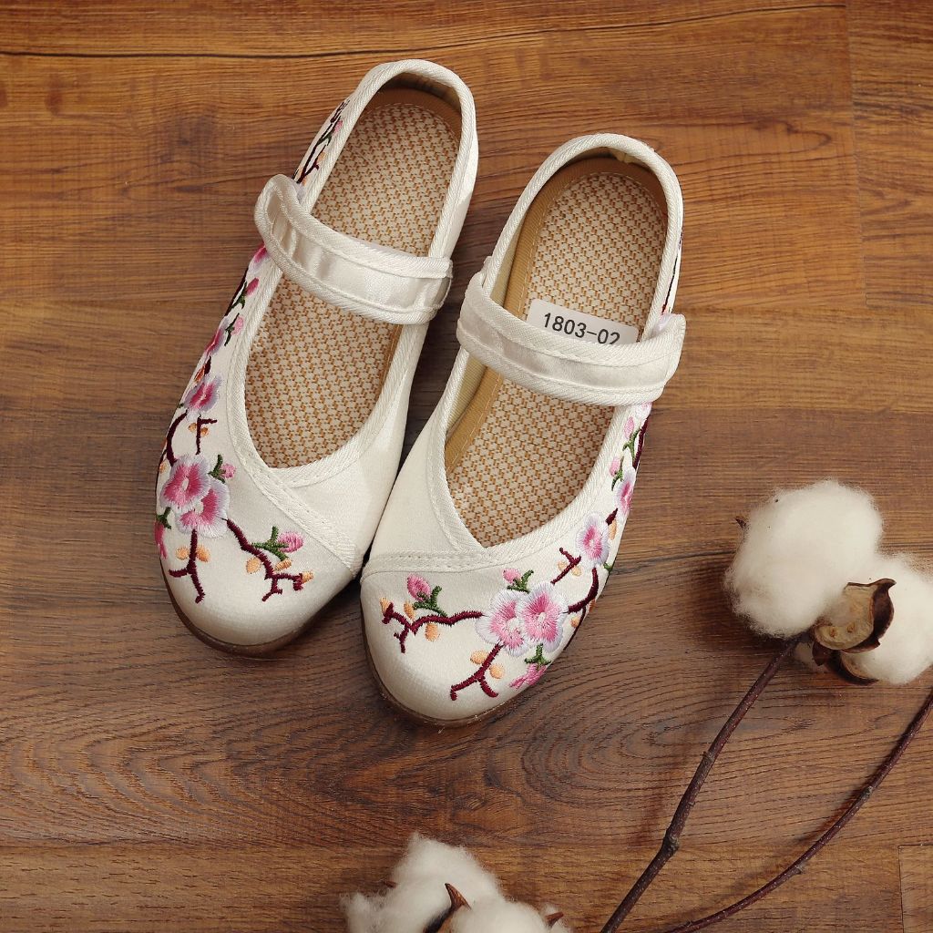 ❤ พร้อมส่งจ้าาา ❤ รองเท้าจีนเด็ก ใส่กับกี่เพ้า น่ารักมาก หรือใส่แมตกับชุดอื่นๆๆ หวานน่ารัก