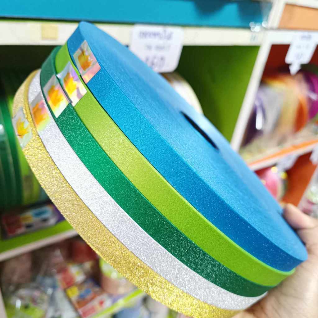 ริบบิ้นกากเพชรทึบละเอียดตรามงกุฎ ม้วนใหญ่ ยาว 270 หลา ขนาด 12 mm. พับเหรียญโปรยทาน (ราคาต่อม้วน)