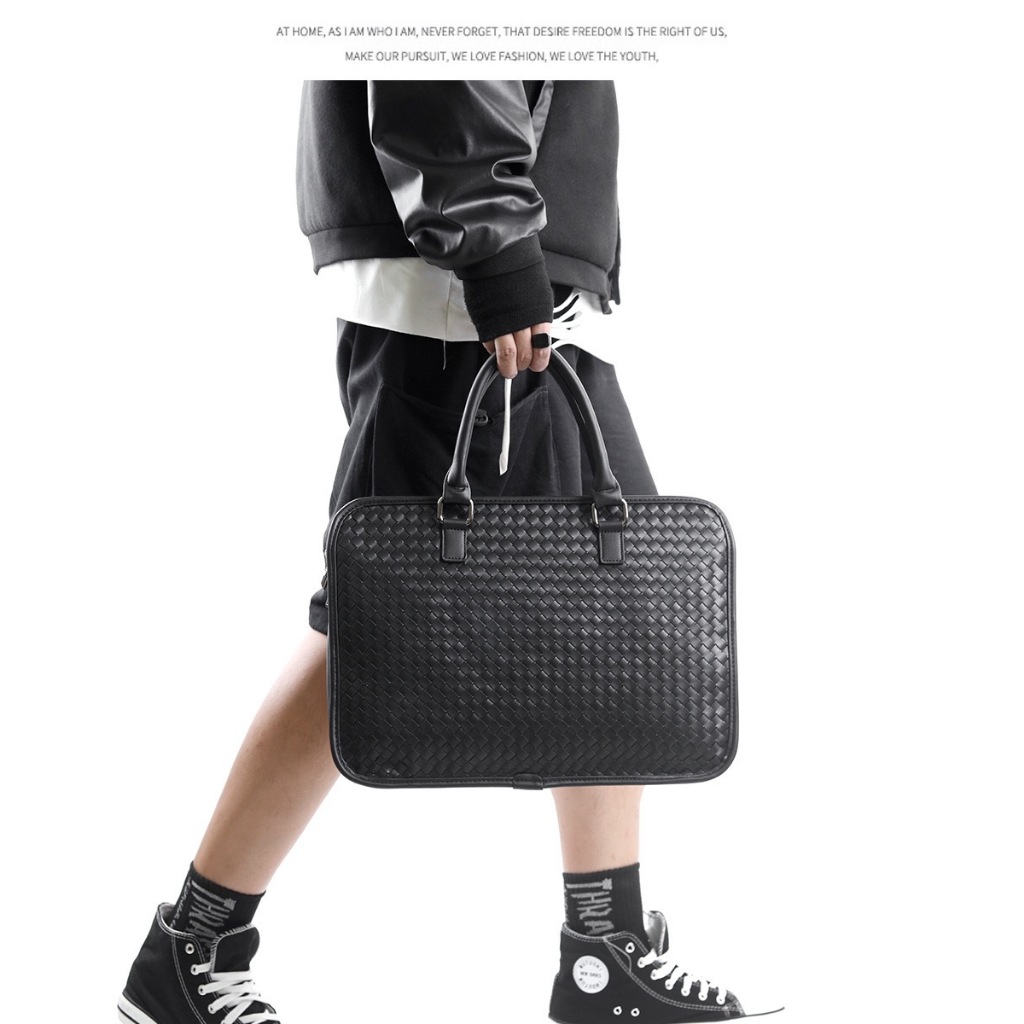 กระเป๋าสะพาย กระเป๋าผู้ชายสะพายข้างพาดลำตัว หนังPU แบบพกพาถือได้ Shoulder bag รุ่น 20019