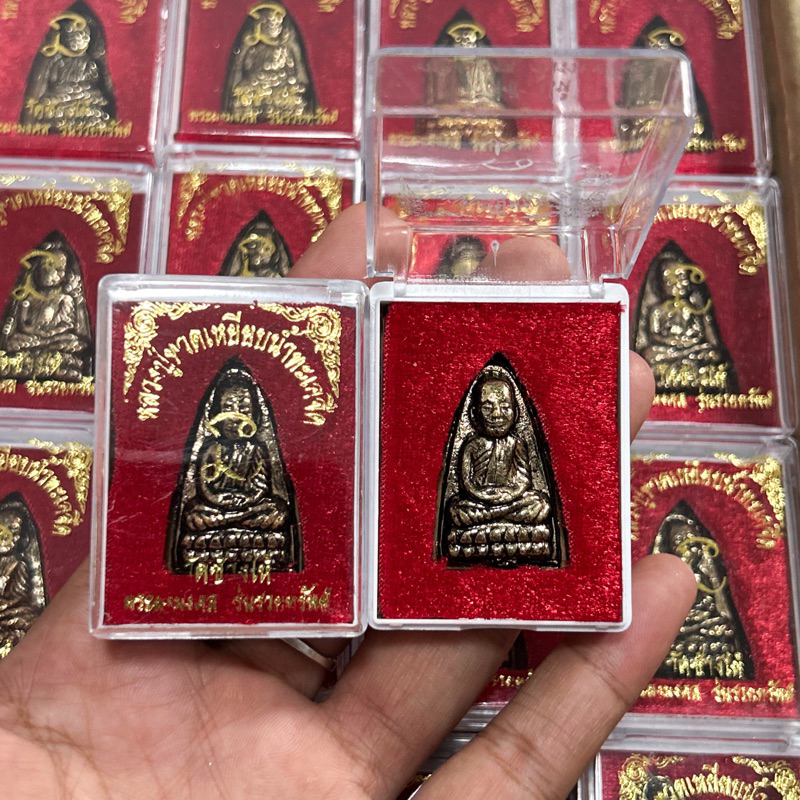 หลวงปุ่ทวดวัดช้างไห้ รุ่นรวยทรัพย์พร้อมกล่อง
