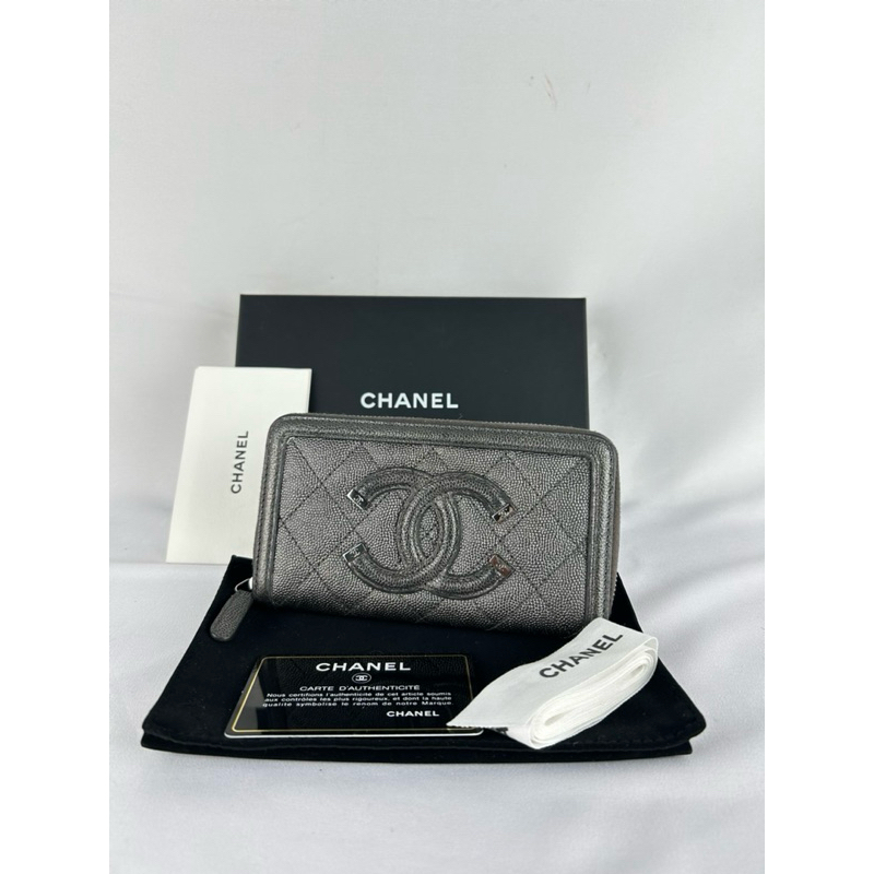 Chanel Medium6 Zippy  Wallet Y2019