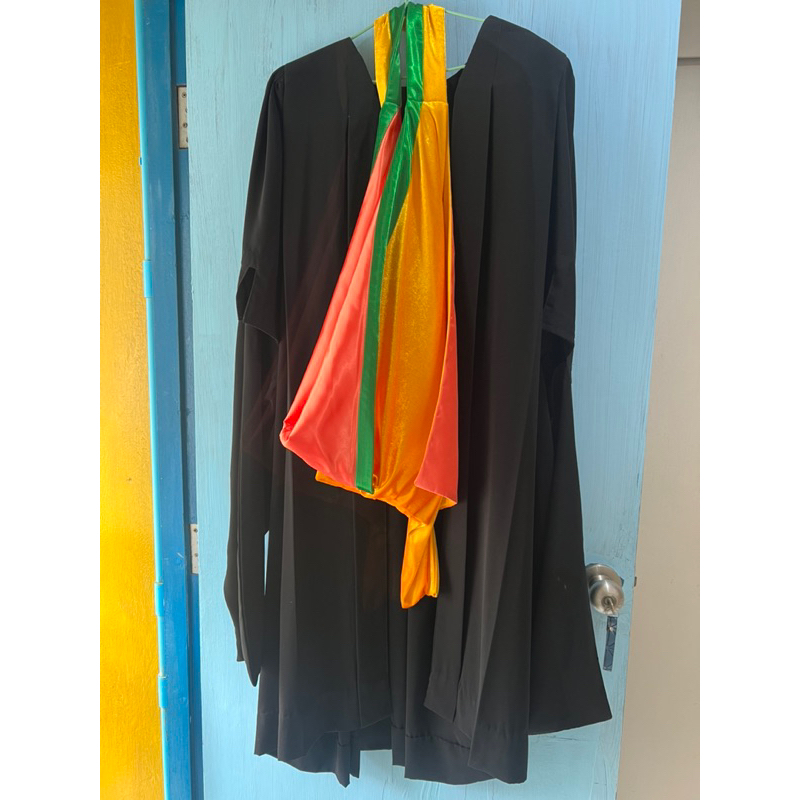 ครุยต่างประเทศ ประเทศอังกฤษ UK🇬🇧 ใช้ใส่รับปริญญาไป 2 ครั้ง ขายทั้งชุด