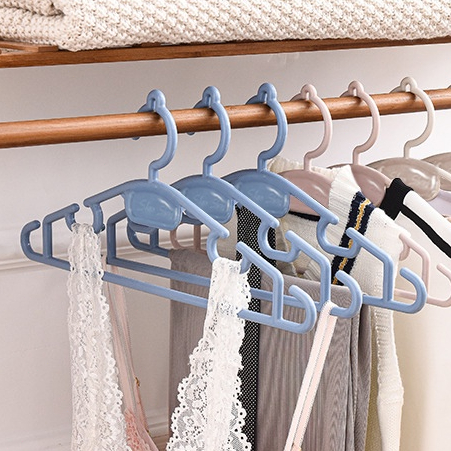1 แพ็ค 5 ชิ้น ไม้แขวนเสื้อพลาสติก ขอบพลาสติกกันลื่น