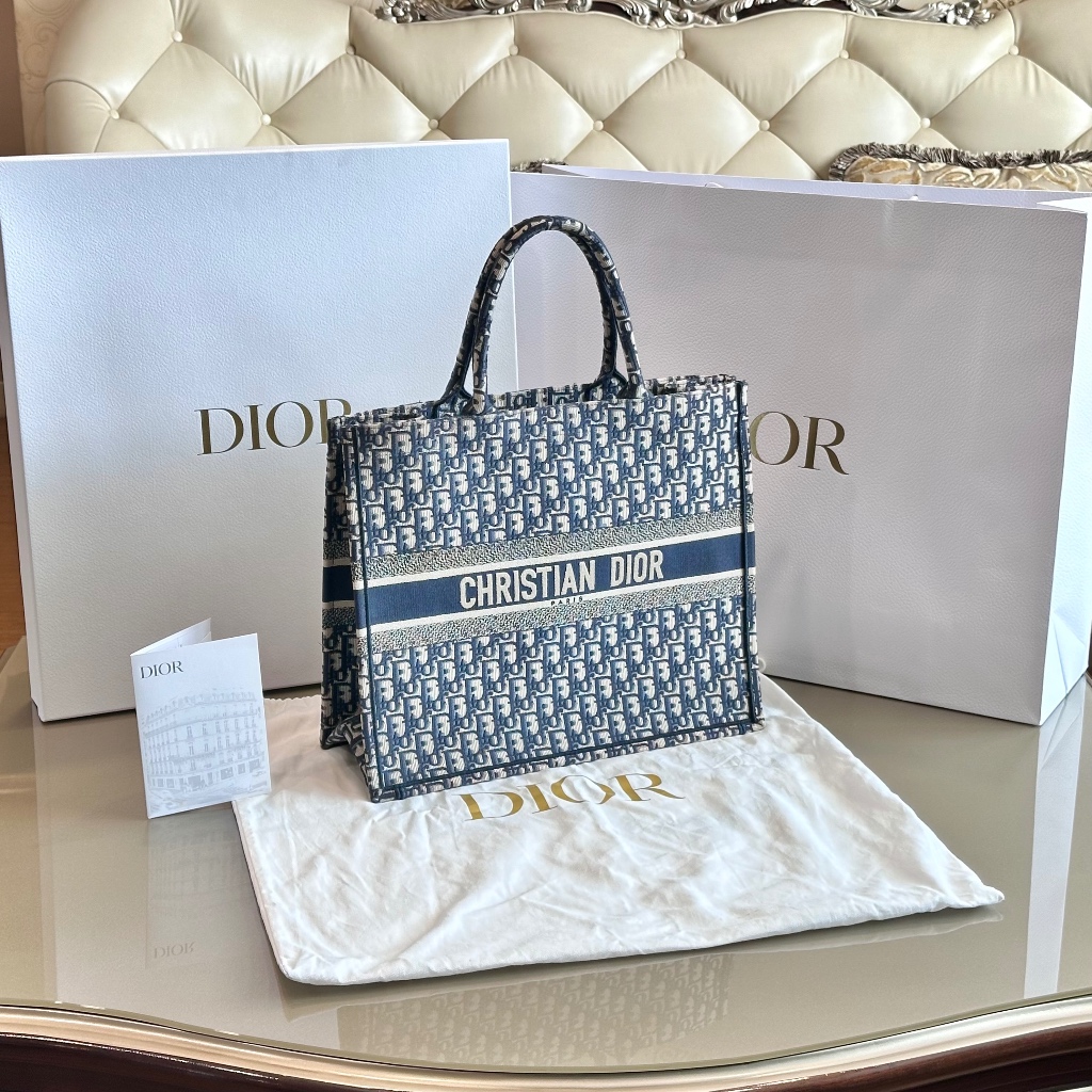 กระเป๋า Dior Large Book Tote ลาย Blue Dior Oblique Embroidery