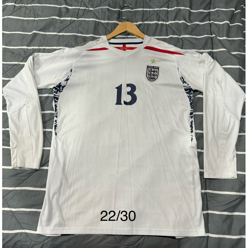 เสื้อฟุตบอลมือสองทีม England (L) มีป้ายข้าง