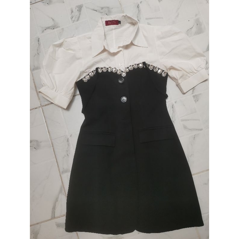 BLT BRAND​ (มือ2)​ : Mini Dress ปักเพชรทูโทนสีขาดำ งานเรียบหรู