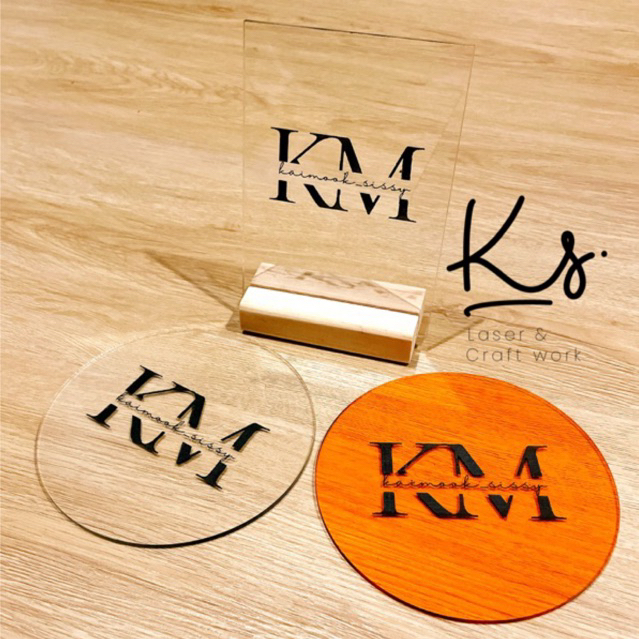 ป้ายอะคริลิกตั้งโต๊ะ ชื่อร้าน / เลขโต๊ะ / wifi กำหนดข้อความได้ พร้อมฐาน signboard table