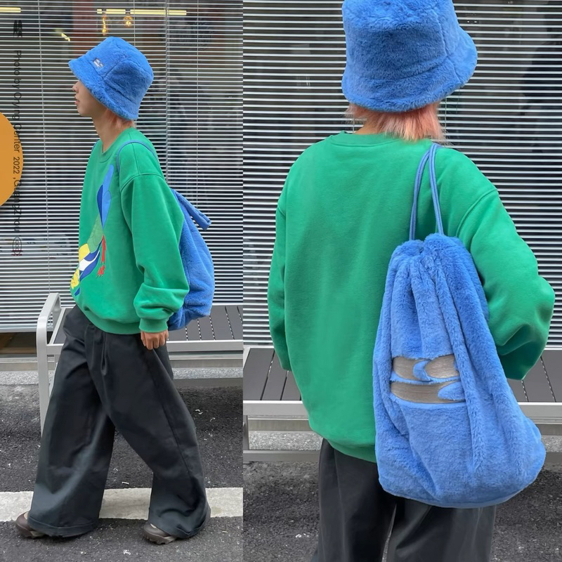 (พร้อมส่ง) crying center - blue/pink furry backpack *ลิขสิทธิ์แท้*