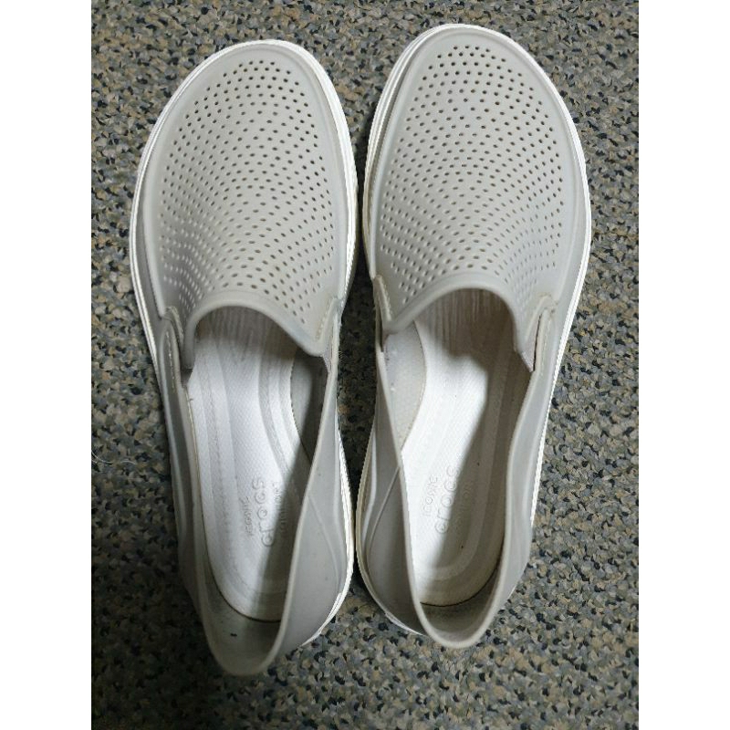 รอง crocs สีเทา ขนาด 25cm